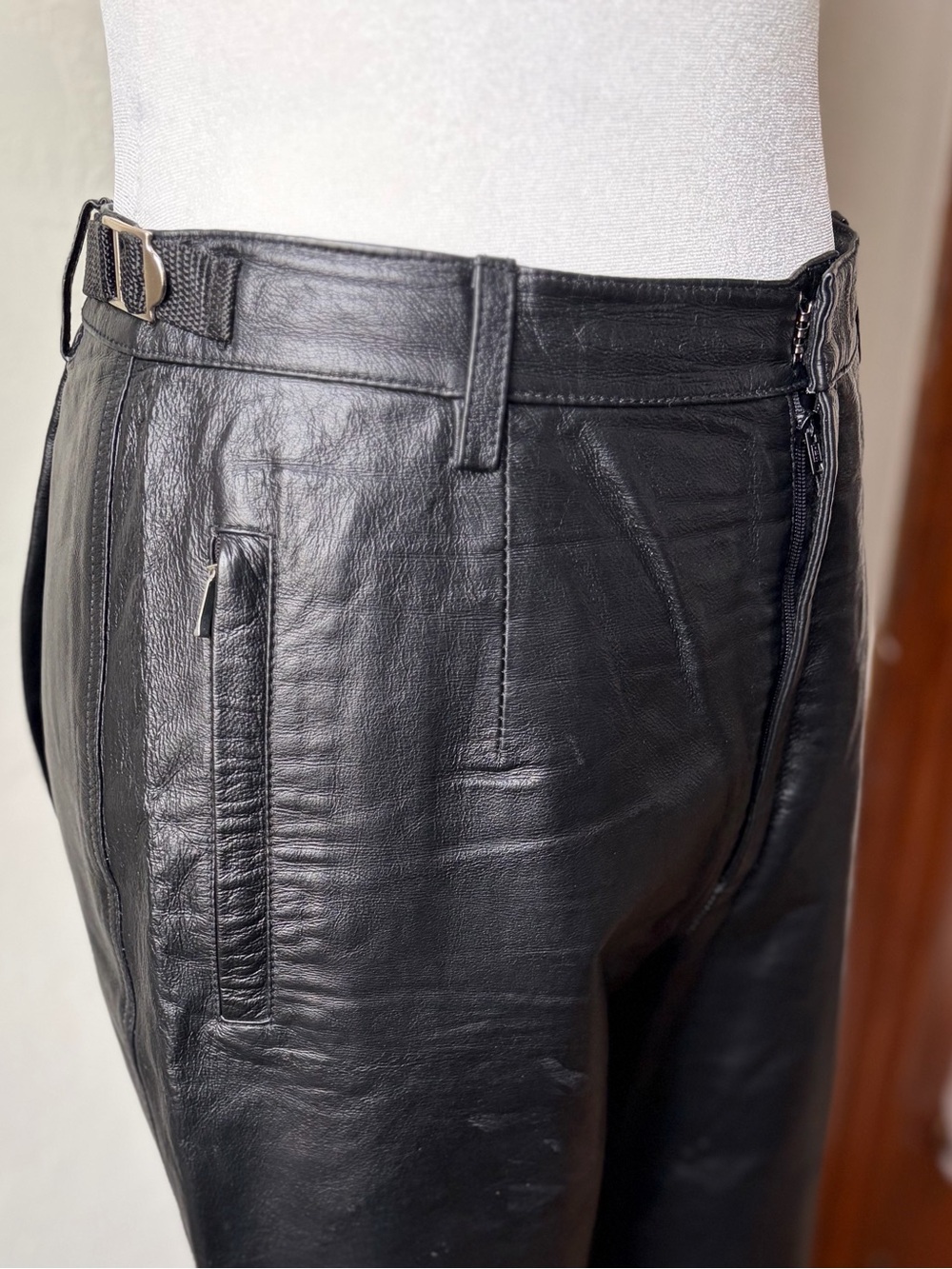Vintage Newport News Genuine Leather High Rise Cropped Pants Black Size 8 - Picture 5 of 12